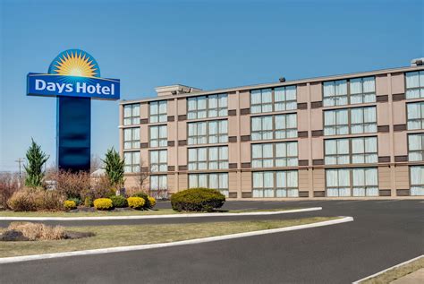 Hotels near me days inn - With 11000 square feet of event space, our hotel features 10 meeting rooms, which can be arranged to accommodate 600 conference guests or 400 banquet guests. Plan your next meeting or special event with us. We also arrange great rates for groups — large or small. Days Inn by Wyndham Blainville Conference Centre offers inviting rooms, …